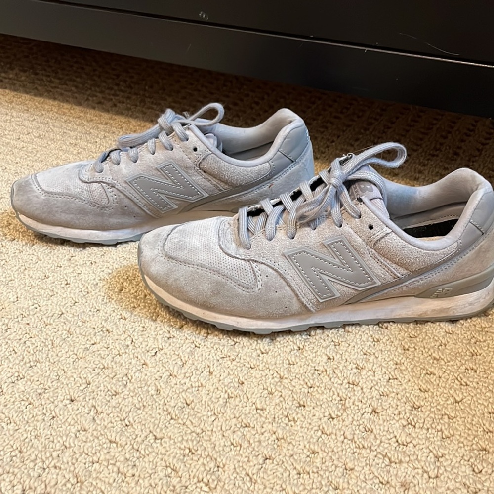 Grey New Balances - Picture 4 of 4